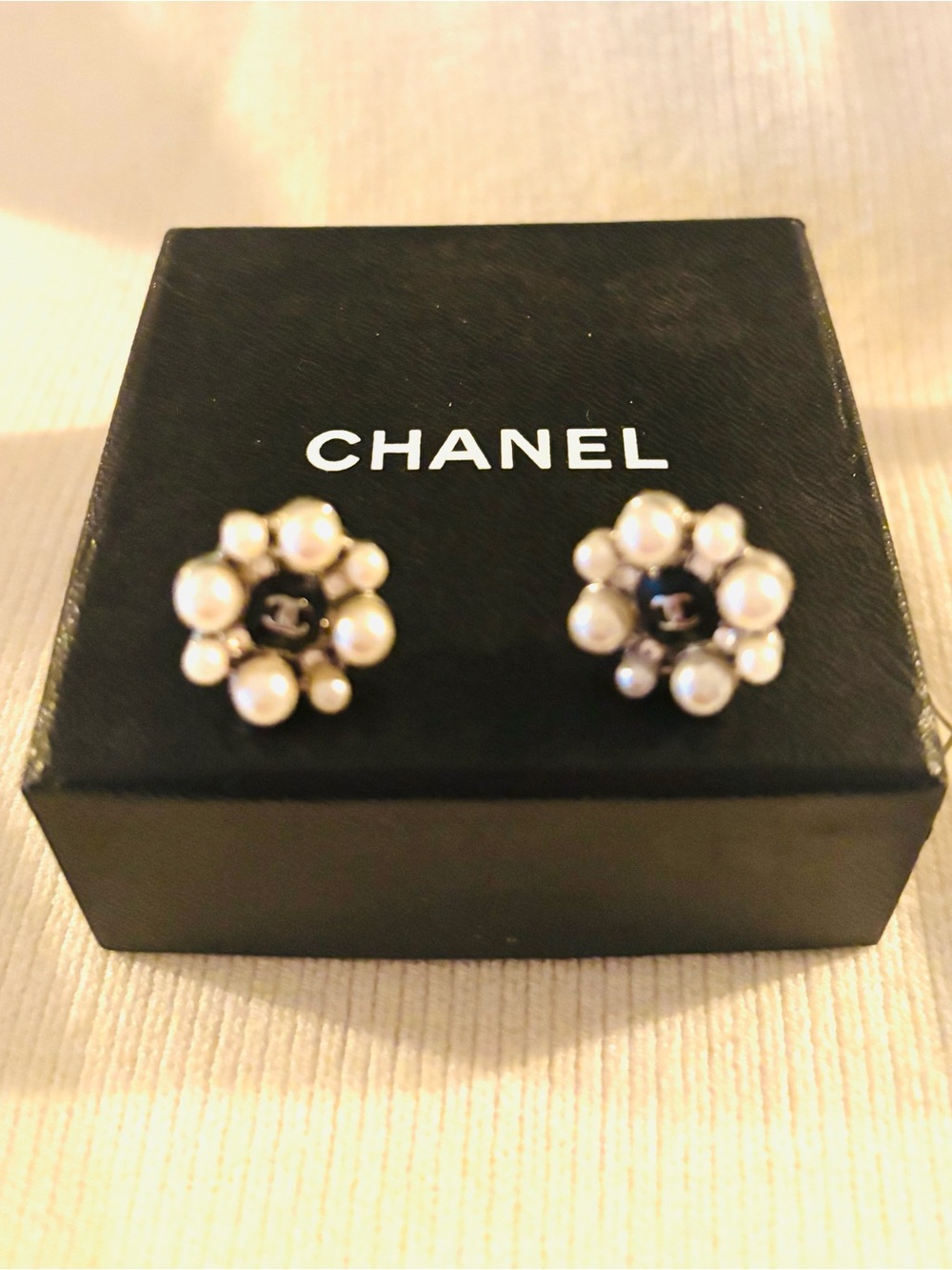 CHANEL Pearl Flower Stud Earrings - Black Center, White Pearls
